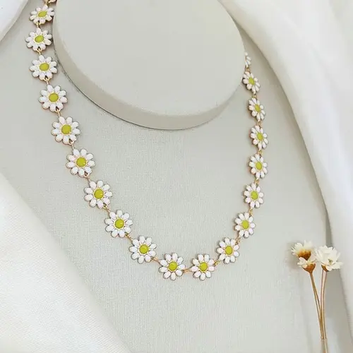 COLAR FLOR MARGARIDA BANHADA A OURO 18K
