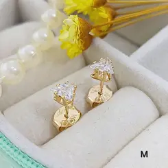 Brinco ponto de luz triangular banhado a ouro 18k