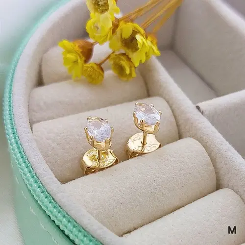 Brinco oval M banhado a ouro 18k