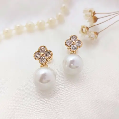 BRINCO FLOR DE PÉTALA BANHADO A OURO 18K