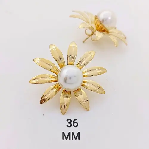 BRINCO MARGARIDA DE PÉROLA BANHADO A OURO 18K