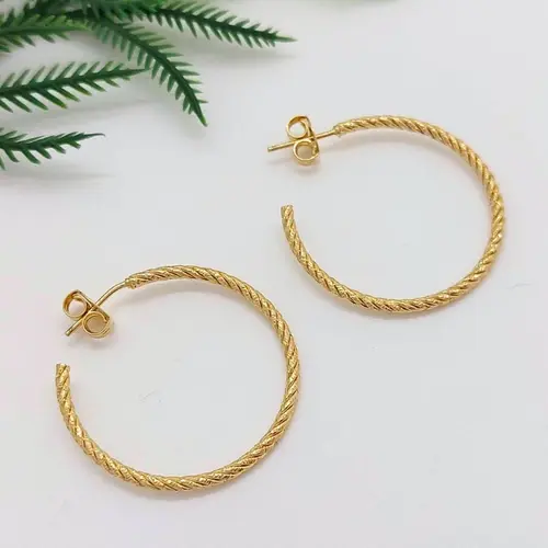 Argola Dourada Trançada Banhado a Ouro 18K