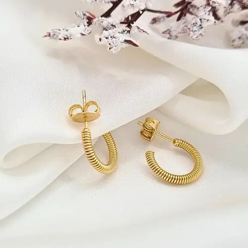 ARGOLA FIO ENROLADO BANHADA A OURO 18K