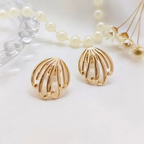 Brinco Concha Vazado Banhado a Ouro 18K
