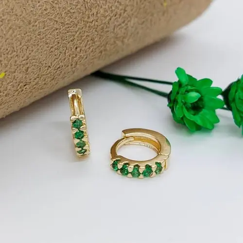 Brinco Argola Cravejada Cor de Rubi Banhado a Ouro 18K