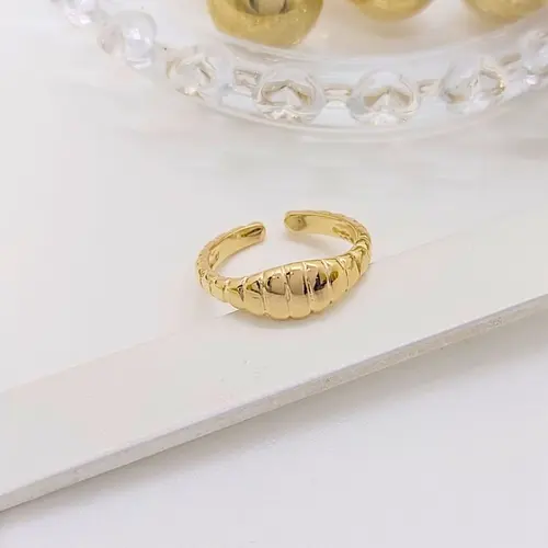 ANEL AJUSTAVEL TEXTURIZADO BANHADO A OURO 18K
