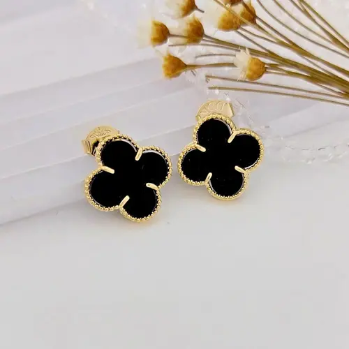 BRINCO TREVO PRETO BANHADO A OURO 18K