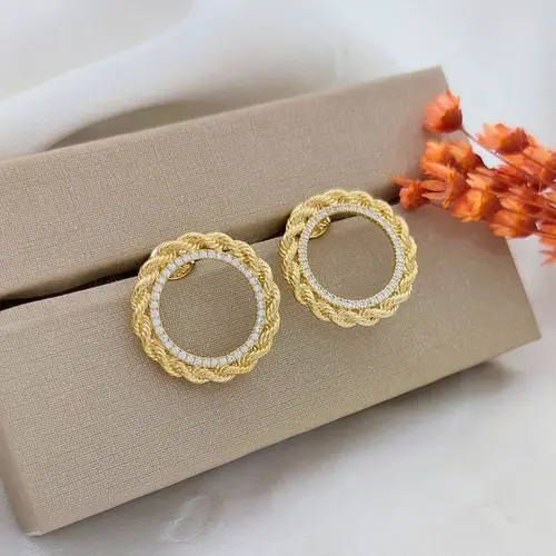 BRINCO ARGOLA TRANÇADA BANHADA A OURO 18K