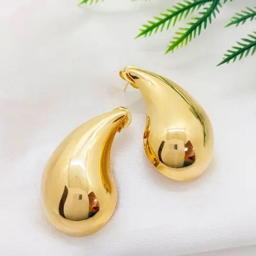 BRINCO VIRGULA BANHADA A OURO 18 K
