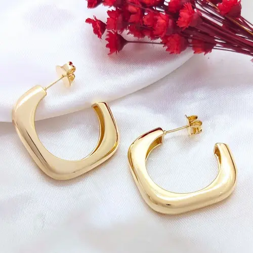 ARGOLA QUADRADA LISA BANHADA A OURO 18K