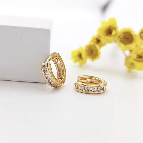 Brinco Argola Clássica com Zircônias Banhado a Ouro 18K