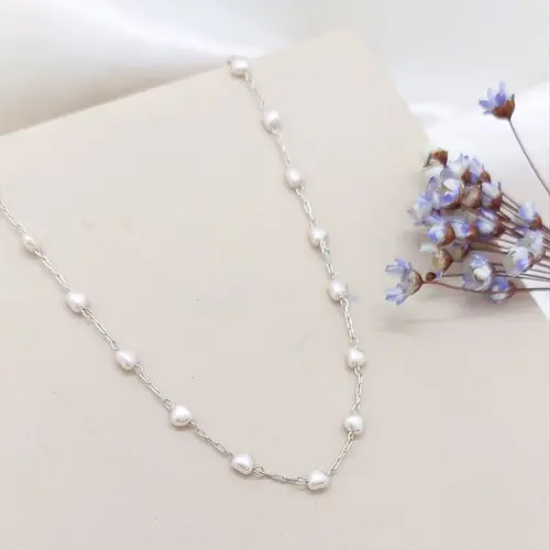 Colar Choker Coração Banhada a Ouro Branco