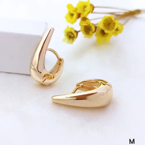 Argola Ponta Alongada Banhado a Ouro 18K