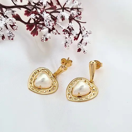 BRINCO CORAÇÃO DE PÉROLA BANHADO A OURO 18K