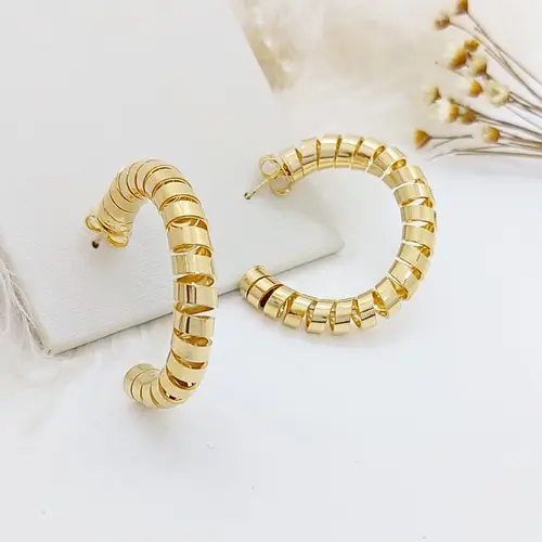 ARGOLA SEGMENTADA LUZ BANHADA A OURO 18K