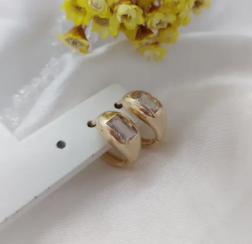 ARGOLA RETÂNGULO CRYSTAL BANHADA A OURO 18K