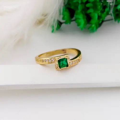 ANEL VERDE SERENA BANHADO A OURO 18K