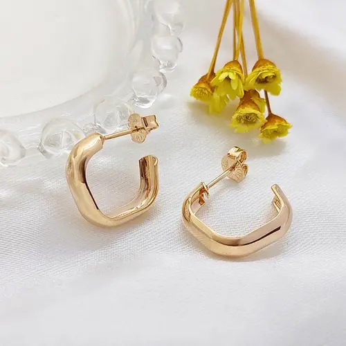 Argola Quadrada Lisa Banhado a Ouro 18K