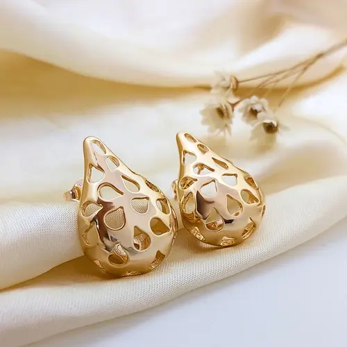 BRINCO GOTAS DE BRILHO BANHADO A OURO 18K
