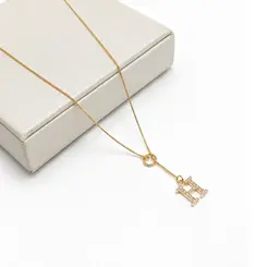 GRAVATA LETRA BANHADA A OURO 18K