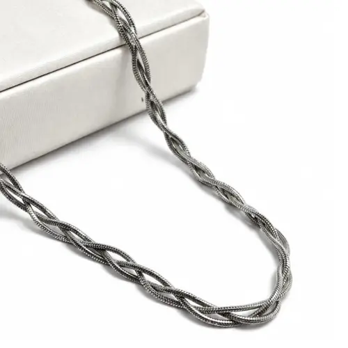 COLAR TRANÇADO EM AÇO INOXIDAVEL