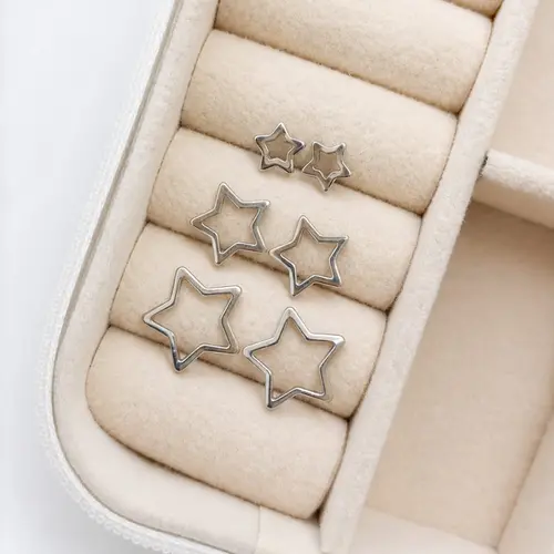 TRIO DE BRINCOS ESTRELAS VAZADAS EM AÇO INOXIDAVEL