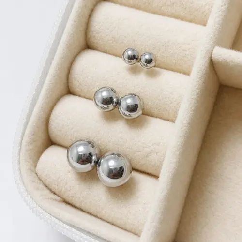 TRIO DE BRINCOS BOLAS LISAS EM AÇO INOXIDAVEL