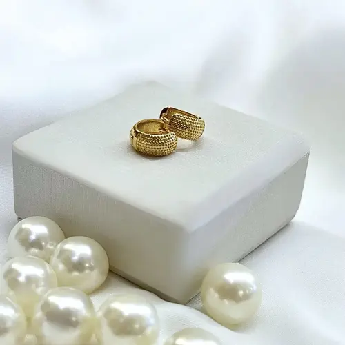ARGOLA TEXTURIZADA IMPERIAL P BANHADA A OURO 18K