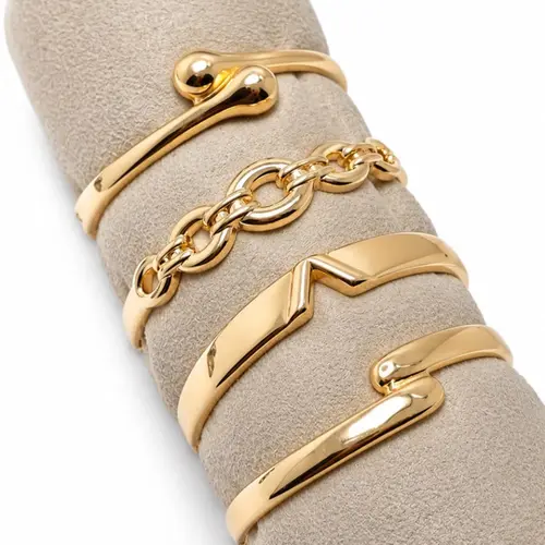 BRACELETE LISO BANHADO A OURO 18K.