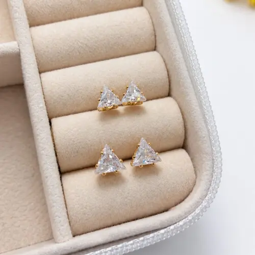DUPLA DE PONTO DE LUZ TRIANGULO BANHADO A OURO 18K
