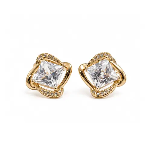 BRINCO QUADRADO CRAVEJADO BANHADO A OURO 18K