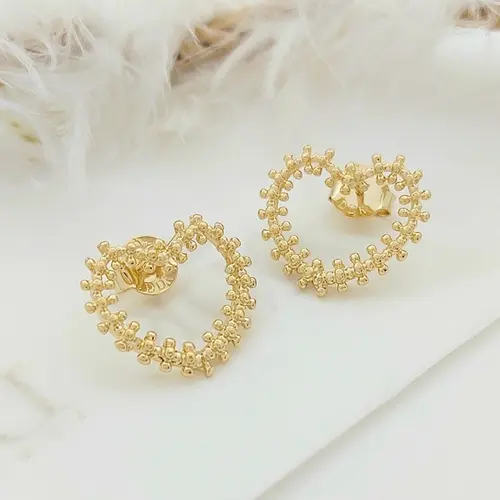 Brinco Coração Detalhes Banhado a Ouro 18K