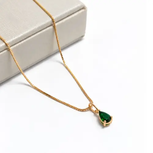 COLAR GOTA VERDE BANHADO A OURO 18K