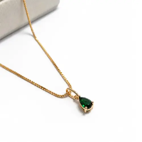 COLAR GOTA VERDE BANHADO A OURO 18K
