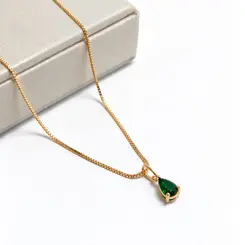 COLAR GOTA VERDE BANHADO A OURO 18K