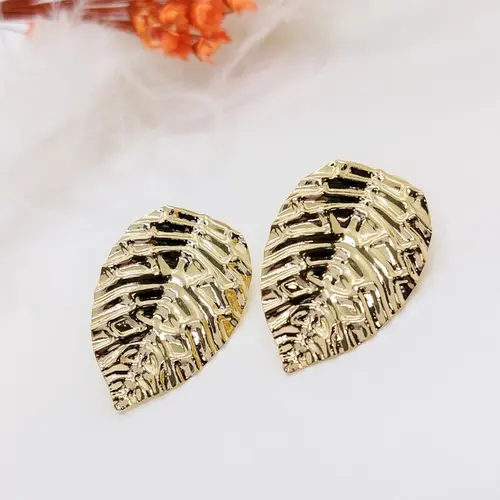 Brinco Folha Estriada Banhado a Ouro 18K
