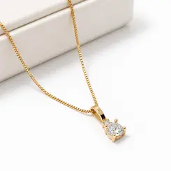 COLAR PINGENTE CRAVEJADO BANHADO A OURO 18K