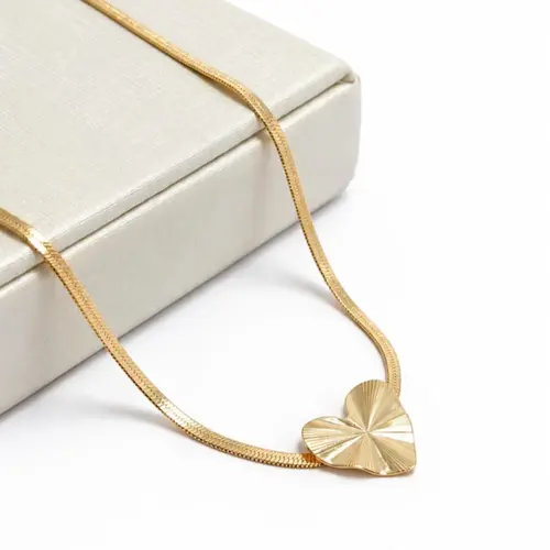 CHOKER CORAÇÃO BANHADA A OURO 18K