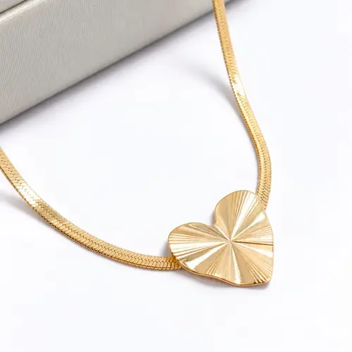 CHOKER CORAÇÃO BANHADA A OURO 18K