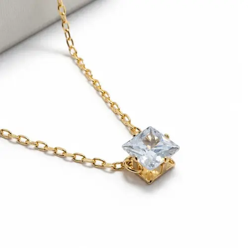 CHOKER PINGENTE CRAVEJADO BANHADO A OURO 18K
