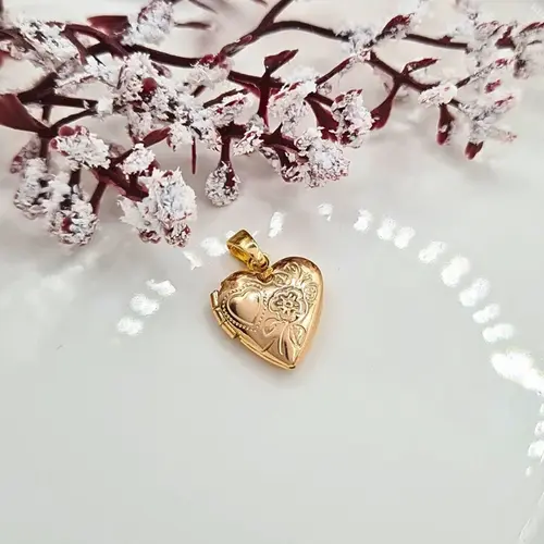 PINGENTE RILICÁRIO FLORAL BANHADO A OURO 18K