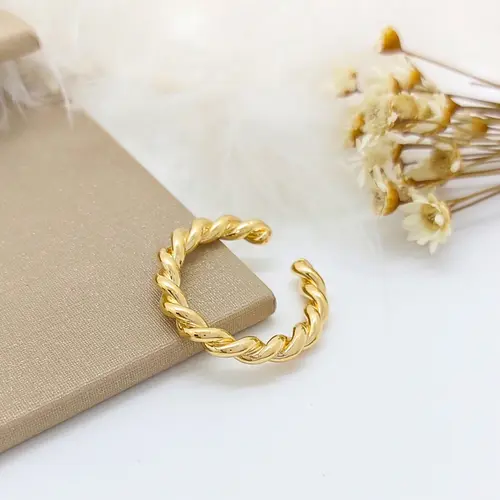 ANEL TORCIDO BANHADO A OURO 18K