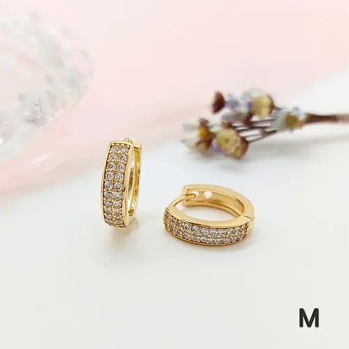 Brinco Argola Média Cravejada Glam Banhado a Ouro 18K