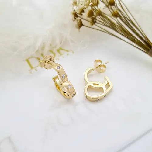 BRINCO CORAÇÃO ENTRELAÇADO CRAVEJADO BANHADO A OURO 18K