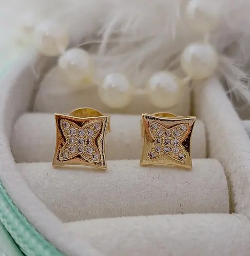 BRINCO ENCANTO ESTRELAR BANHADO A OURO 18K