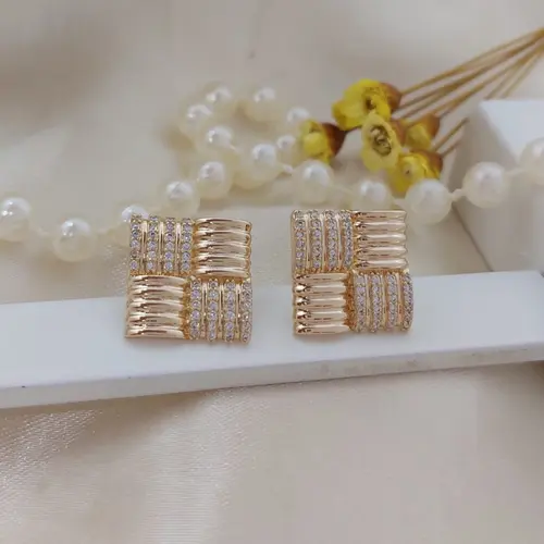 BRINCO GEOMETRIC GLAM BANHADA A OURO 18K