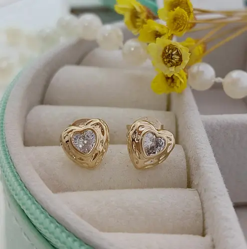 BRINCO HEART CRISTAL BANHADO A OURO 18K