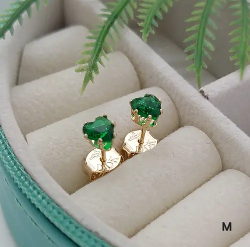 BRINCO HEART EMERALD BANHADO A OURO 18K