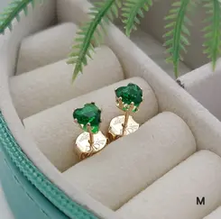 BRINCO HEART EMERALD BANHADO A OURO 18K