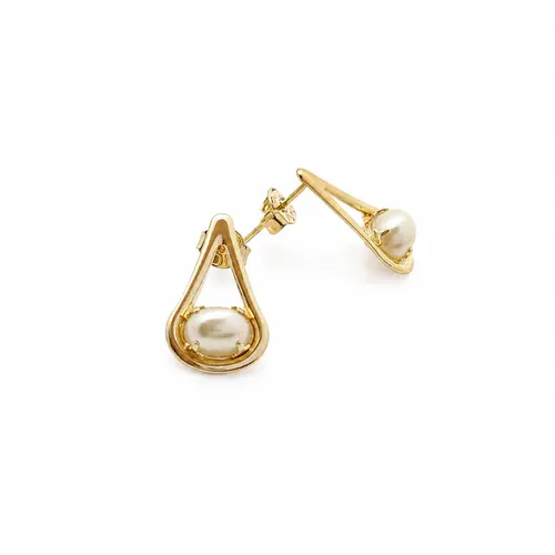 BRINCO GOTA DE PÉROLA VAZADA BANHADO A OURO 18K